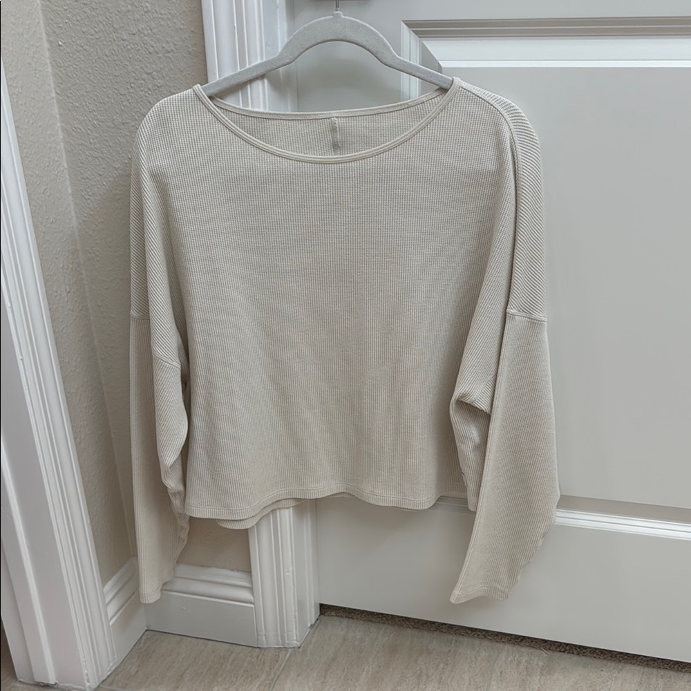 Vuori Slouchy Waffle Crew Long Sleeve Women's Cream Top (Size XS)